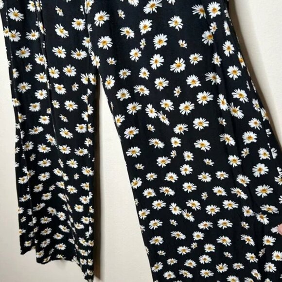 Wide Leg Flowy Pants Made in Italy Daisy Print on Black Small - Picture 7 of 9
